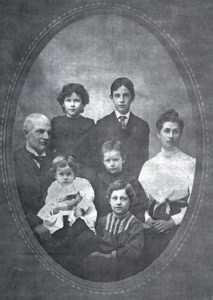 Family of Bruce Lazzelle Keenan about 1902 - my g-mother Marguerite standing in rear